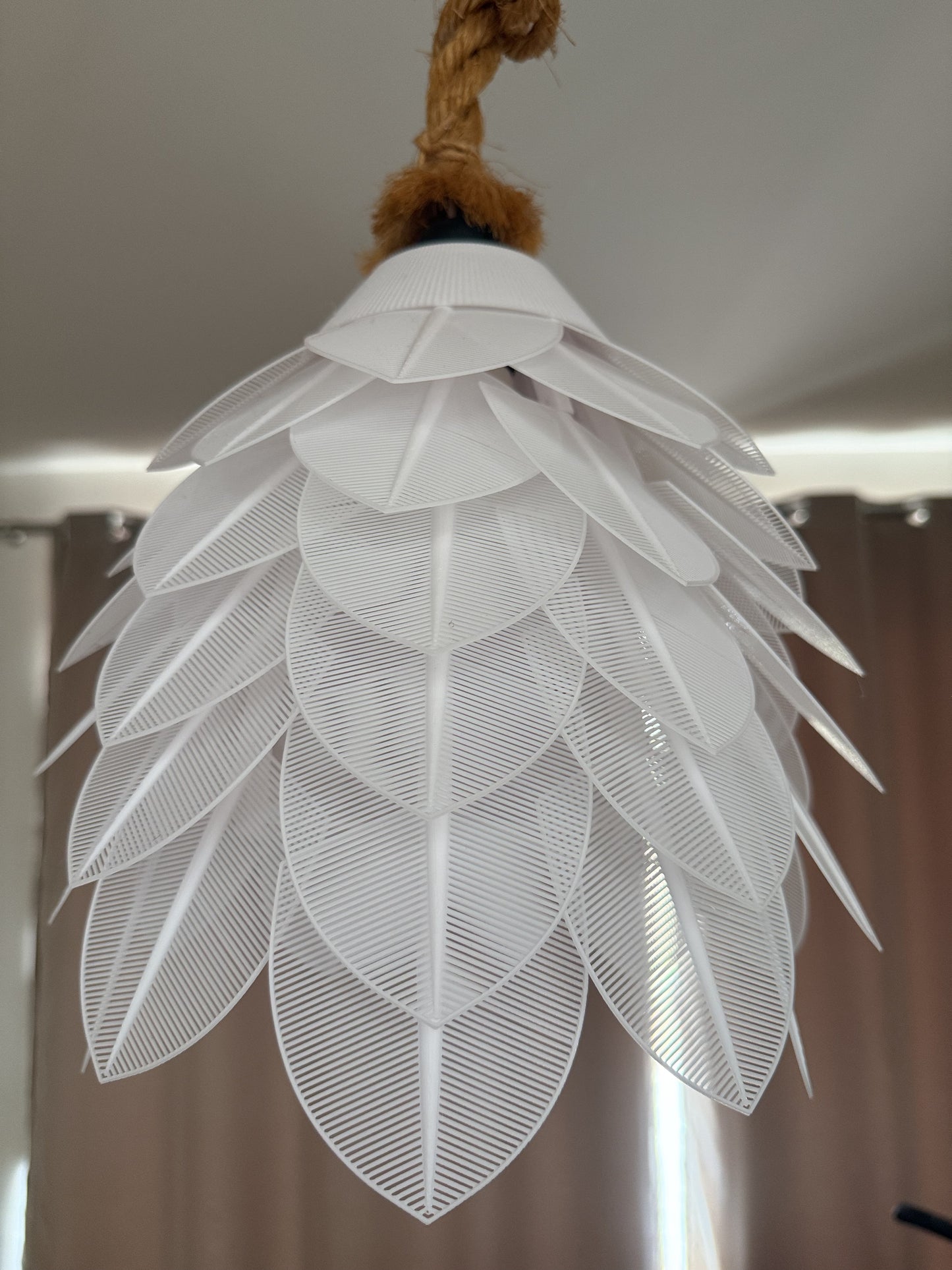 Luminária Pendente Folhas 3D – Elegância Natural e Luz Difusa